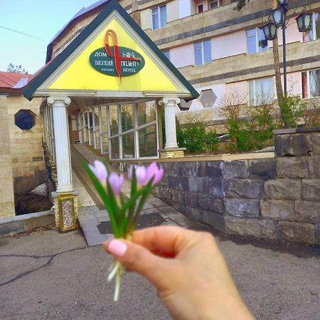 Hotel Дом Писателей Цахкадзора Exterior foto