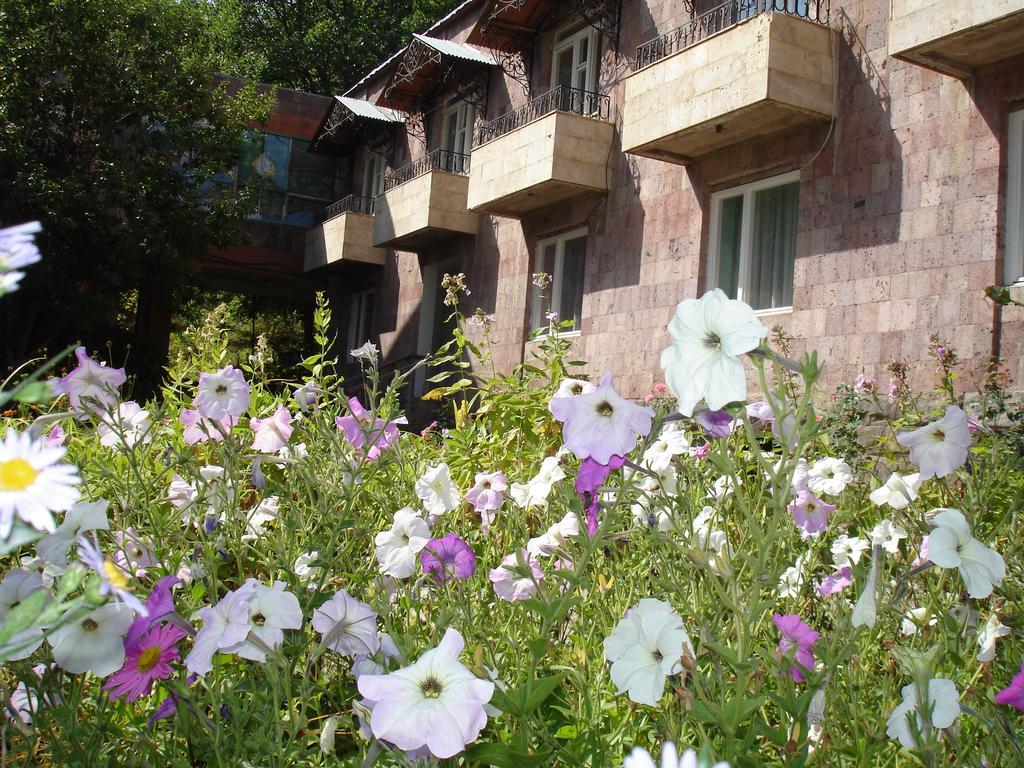 Hotel Дом Писателей Цахкадзора Exterior foto